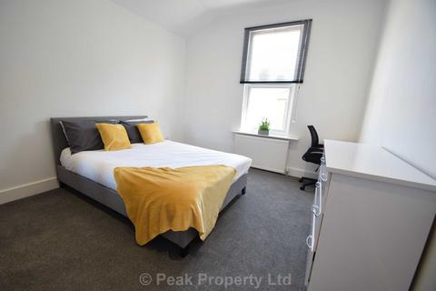 1 bedroom in a house share to rent, West Road, Westcliff On Sea SS0