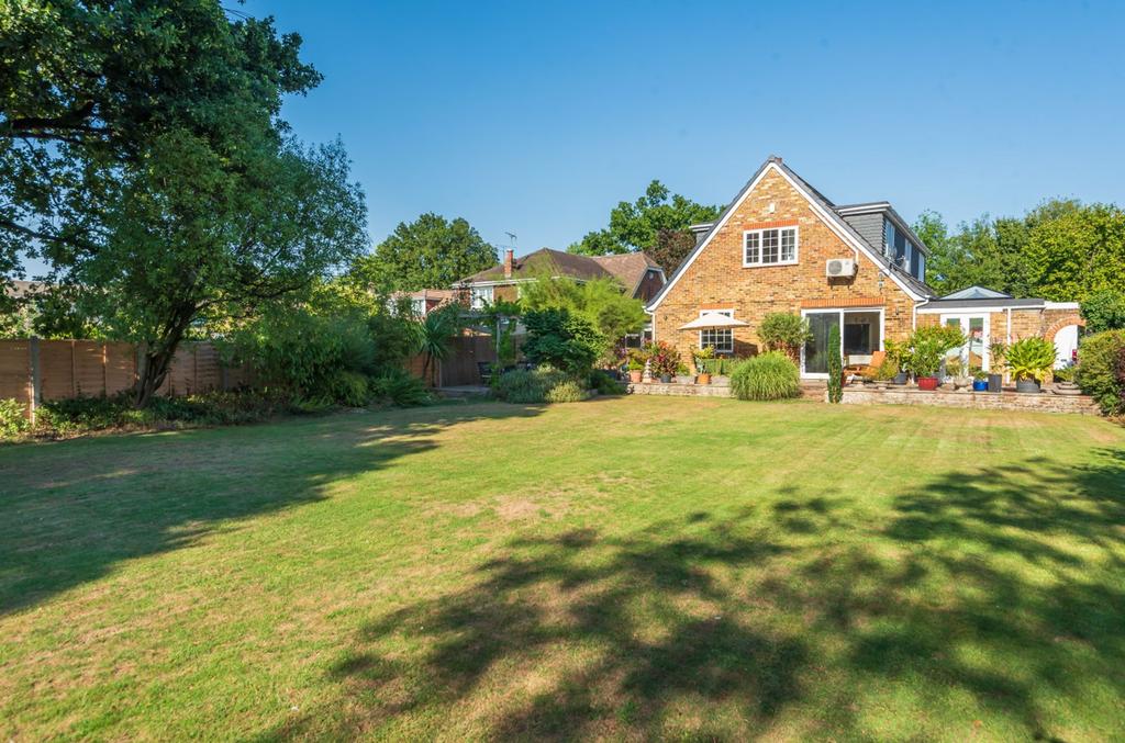 Keephatch Road, Wokingham, RG40 5 bed detached house for sale £1,100,000