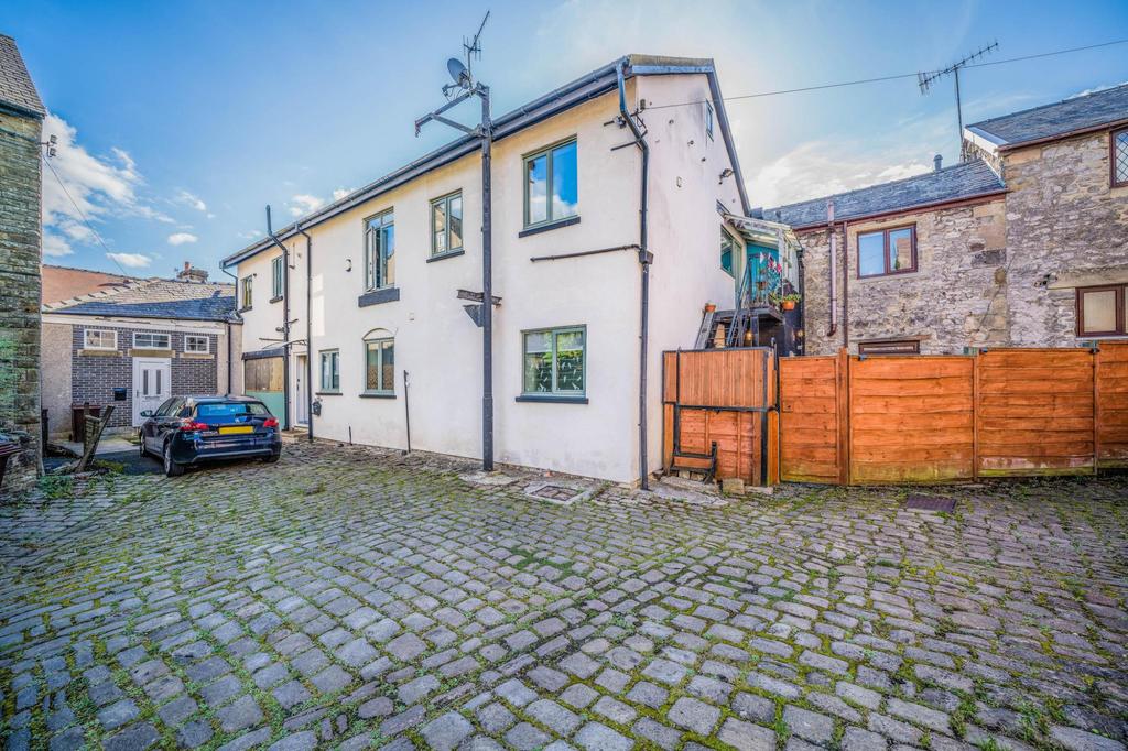 Dale Side, Buxton, SK17 4 bed terraced house for sale £349,995