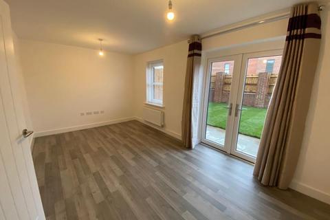 3 bedroom semi-detached house to rent, Kingsheath Street, Manchester