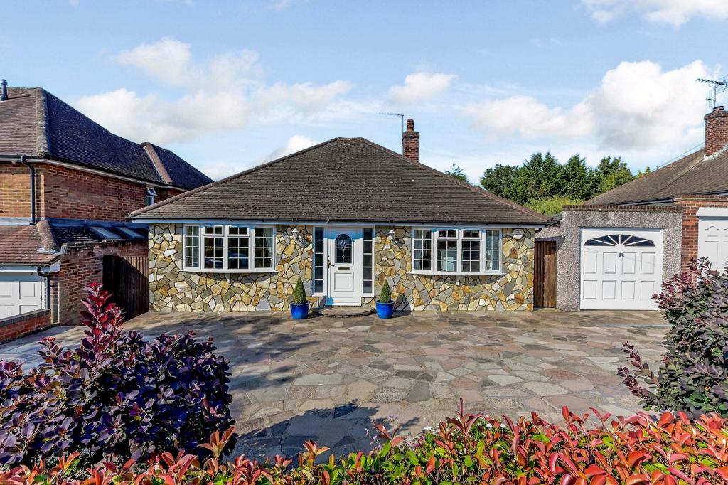 Beacon Way, Rickmansworth, WD3 2 bed bungalow £875,000