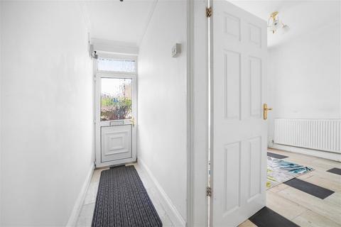 43 Ashvale, Tredegar, NP22 4AG