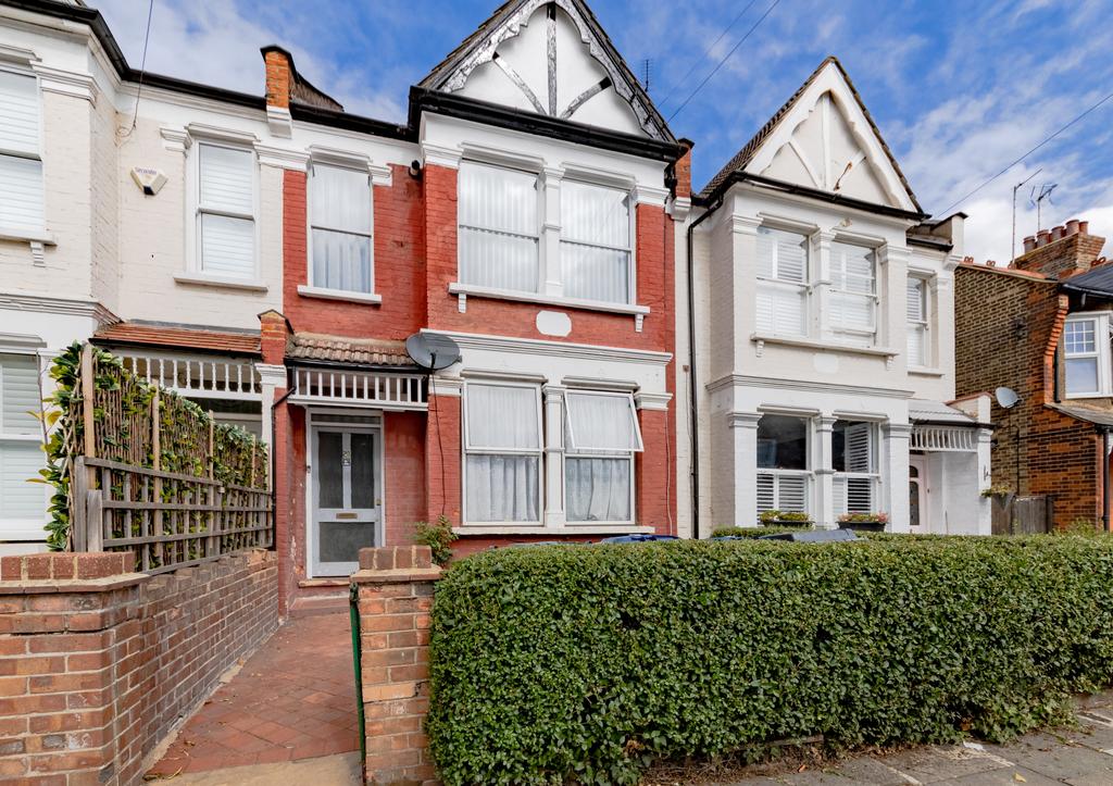 Goldsmith Road, London N11 2 bed flat for sale £350,000