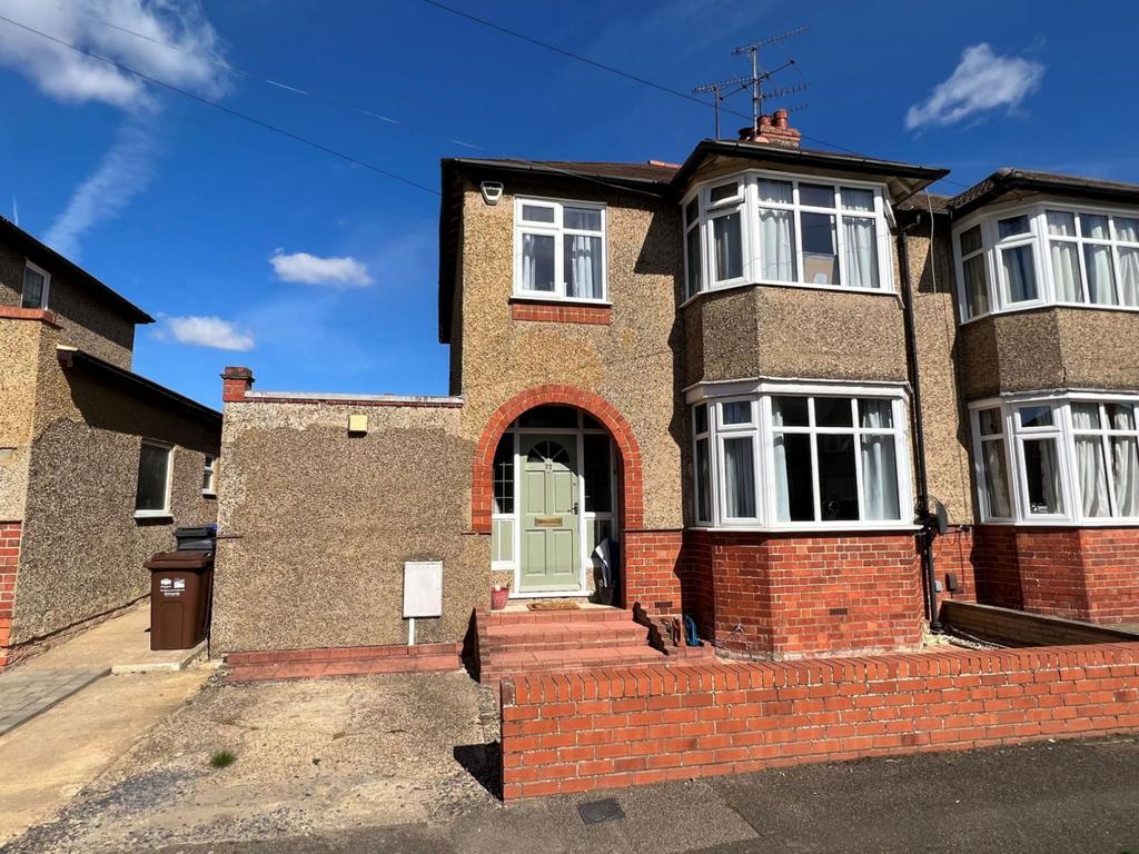 Lynton Avenue, Kingsthorpe, Northampton NN2 8LX 4 bed semidetached