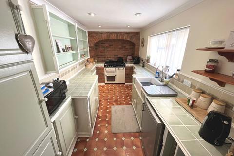 4 bedroom semi-detached house for sale - Lynton Avenue, Kingsthorpe, Northampton NN2 8LX