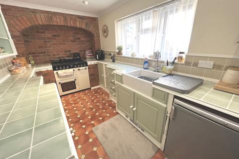 22 Lynton Avenue, Northampton, NN2 8LX
