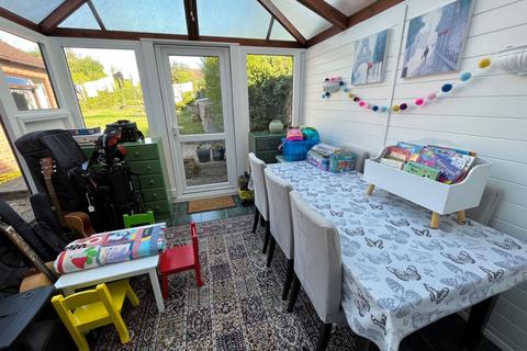 22 Lynton Avenue, Northampton, NN2 8LX