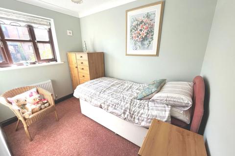 39 Lockwood Close, Northampton, NN2 7SS