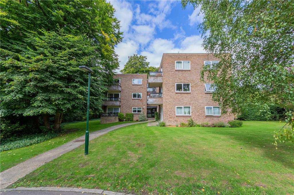 Milton Road, Harpenden, Hertfordshire 2 bed flat £1,250 pcm (£288 pw)
