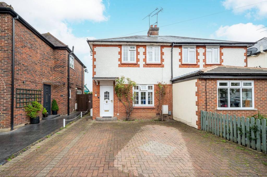 Russell Road, Horsell, Woking, GU21 3 bed semidetached house for sale
