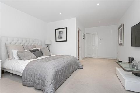 5 bedroom semi-detached house to rent, Nettlefold Place, Sunbury-on-Thames, Surrey, TW16