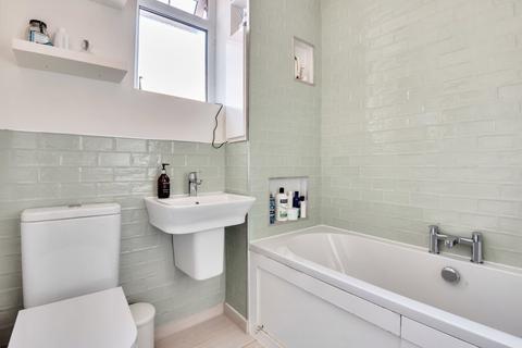 18 East Grove Road, Exeter, EX2 4LX