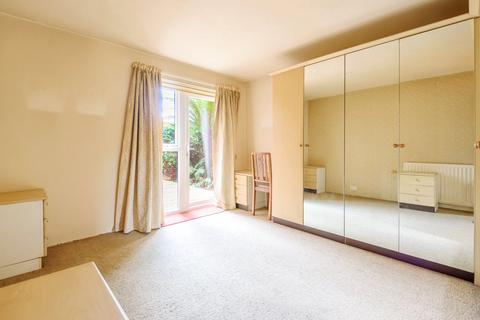 2 Fairfax Gardens, Exeter, EX2 8SR