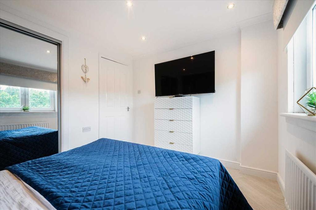 Bedroom One (2)