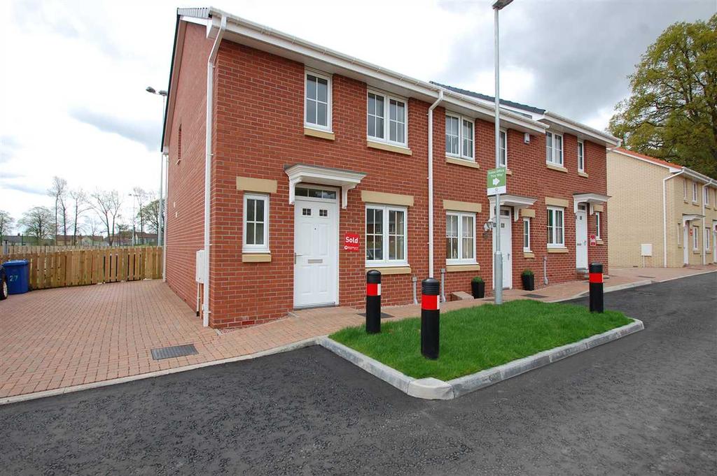John Ogilvie Crescent, St John Park, Hamilton 2 bed end of terrace house £700 pcm (£162 pw)