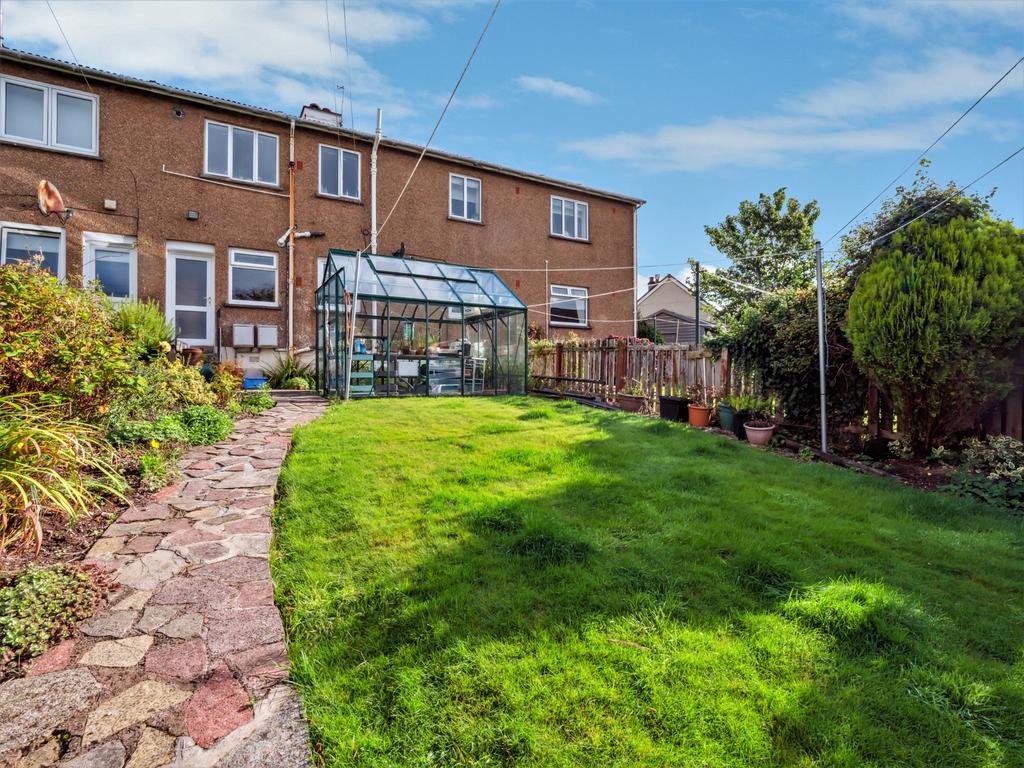 Kirkton Crescent, Cardross, Argyll... 2 bed ground floor flat £115,000