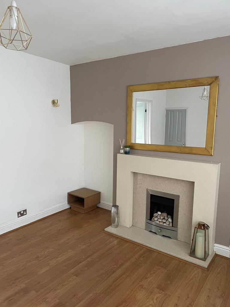 Stonehill Avenue, Birstall LE4 3 bed semidetached house £895 pcm (£