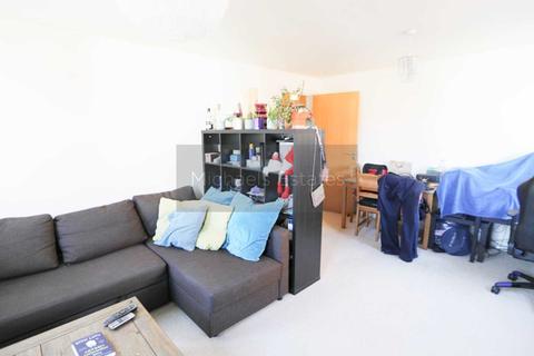2 bedroom flat for sale - Montvale Gardens, Leicester