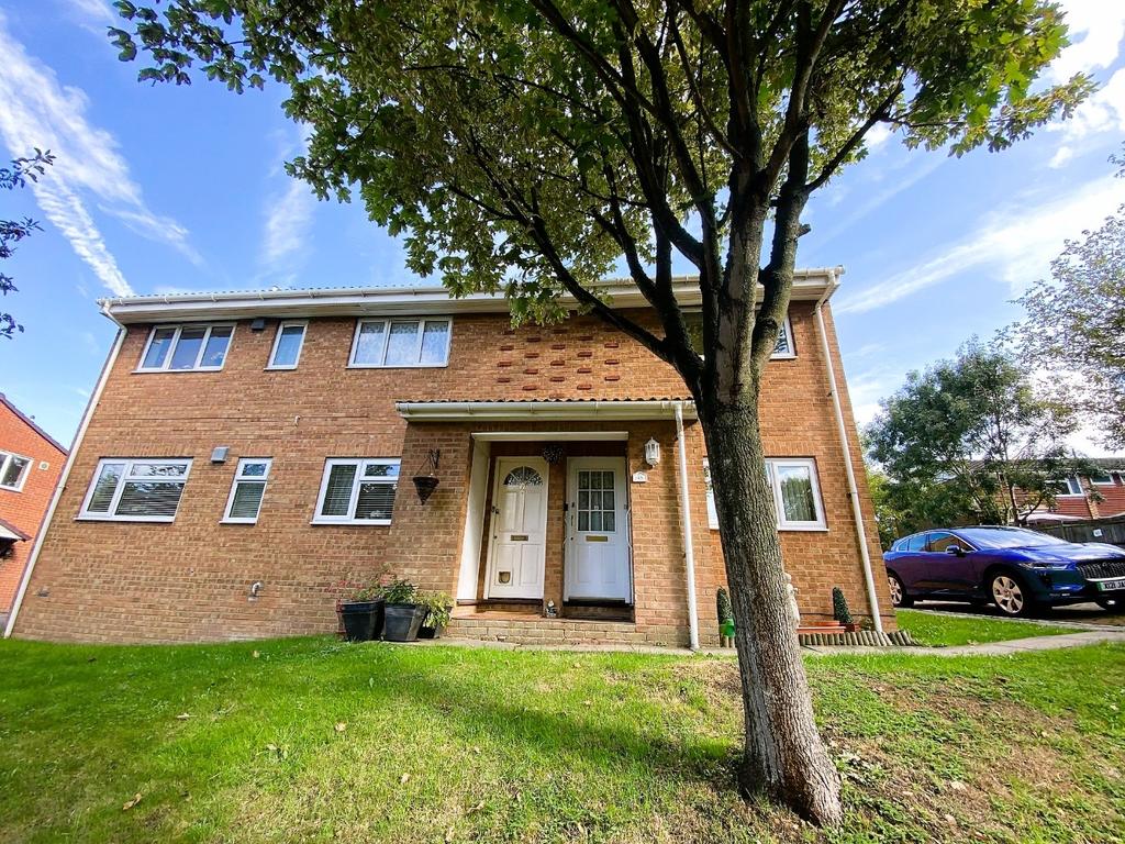 Ferrier Close, Rainham, 1 bed ground floor £150,000