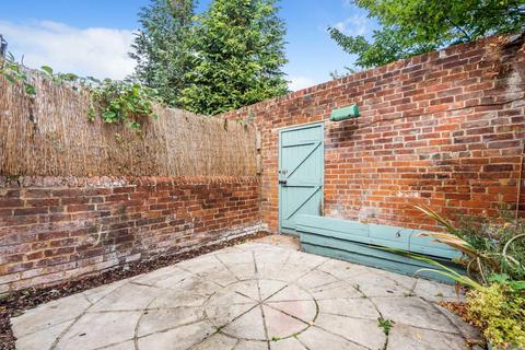 8 Phoenix Park Terrace, Basingstoke, RG21 5NQ