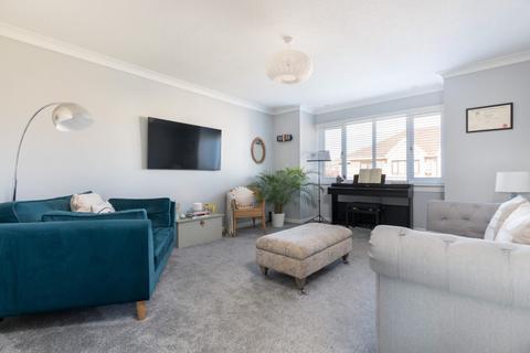 27 Fairfield Drive, Clarkston, Glasgow, G76 7YH