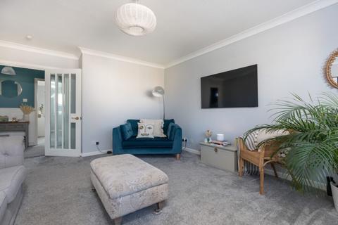 27 Fairfield Drive, Clarkston, Glasgow, G76 7YH