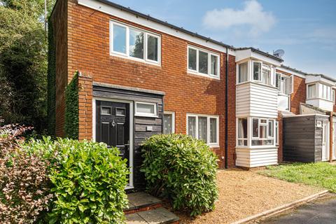 32 Waterfields, Leatherhead, KT22 7XB