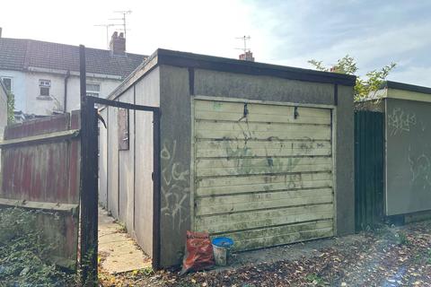 Garage to rent - Shrivenham Road, Swindon SN1