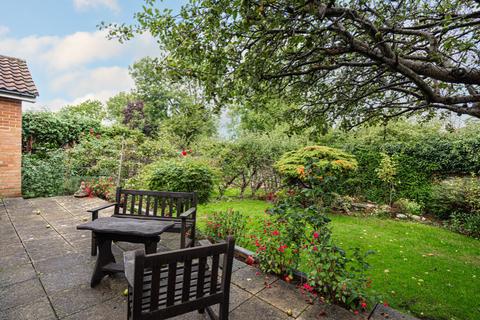 19 Devitt Close, Ashtead, KT21 1JS