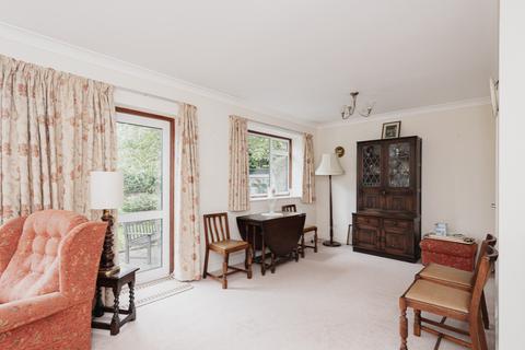 19 Devitt Close, Ashtead, KT21 1JS