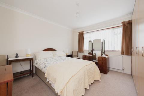 19 Devitt Close, Ashtead, KT21 1JS