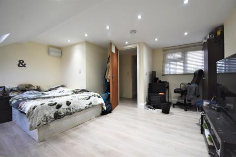 3 bedroom flat for sale, Sirdar Road, London, N22