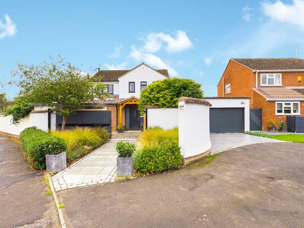 Sheerstock, Haddenham 4 bed detached house £750,000