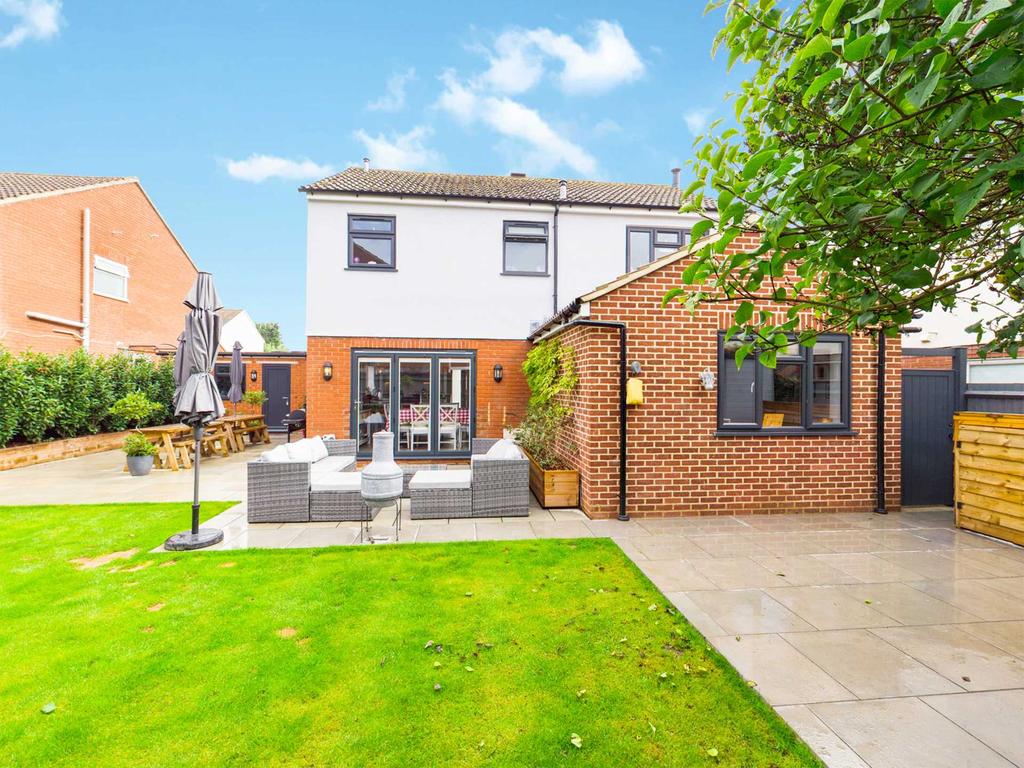 Sheerstock, Haddenham 4 bed detached house £750,000