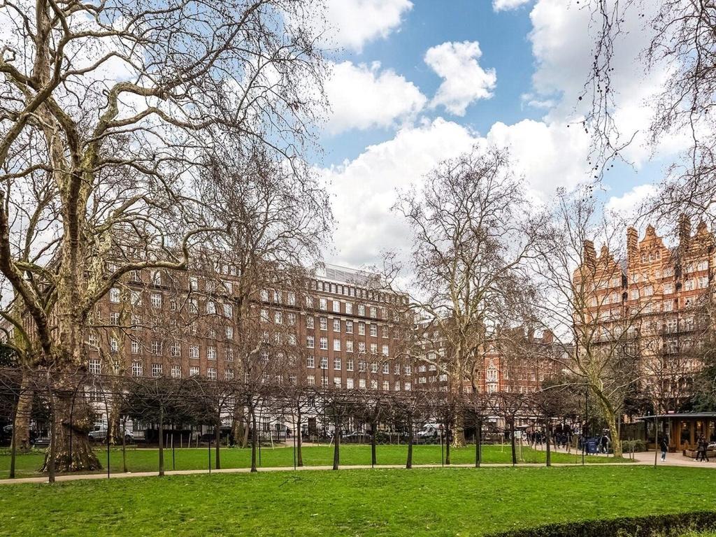 Bloomsbury Mansions 1316 Russell... 2 bed flat £3,618 pcm (£835 pw)