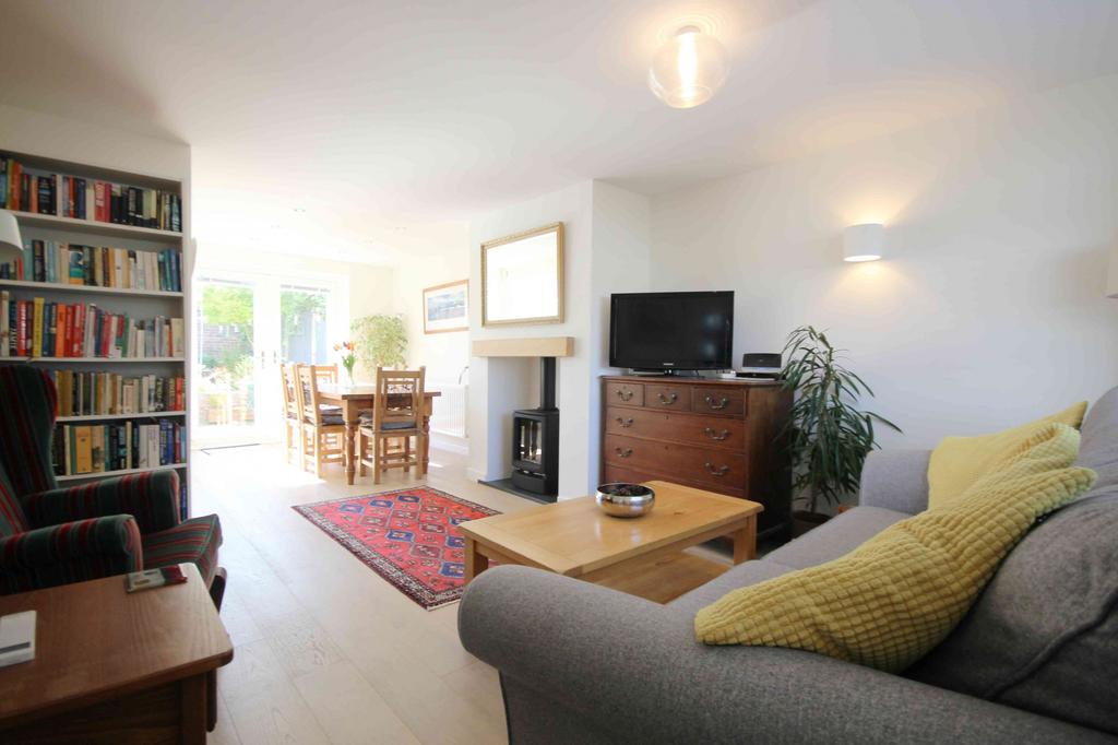 High Street, Weaverham, Cheshire, CW8 3 bed terraced house £250,000