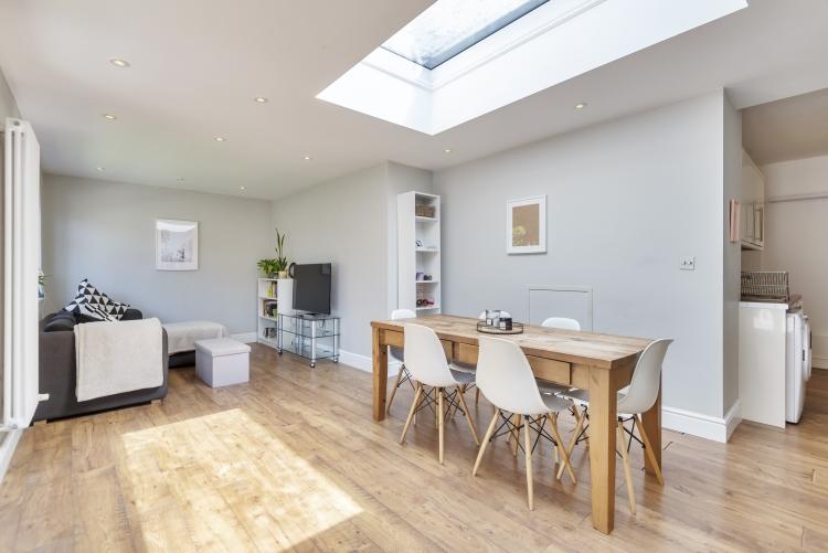 Brightman Road London SW18 3 bed apartment £2,500 pcm (£577 pw)