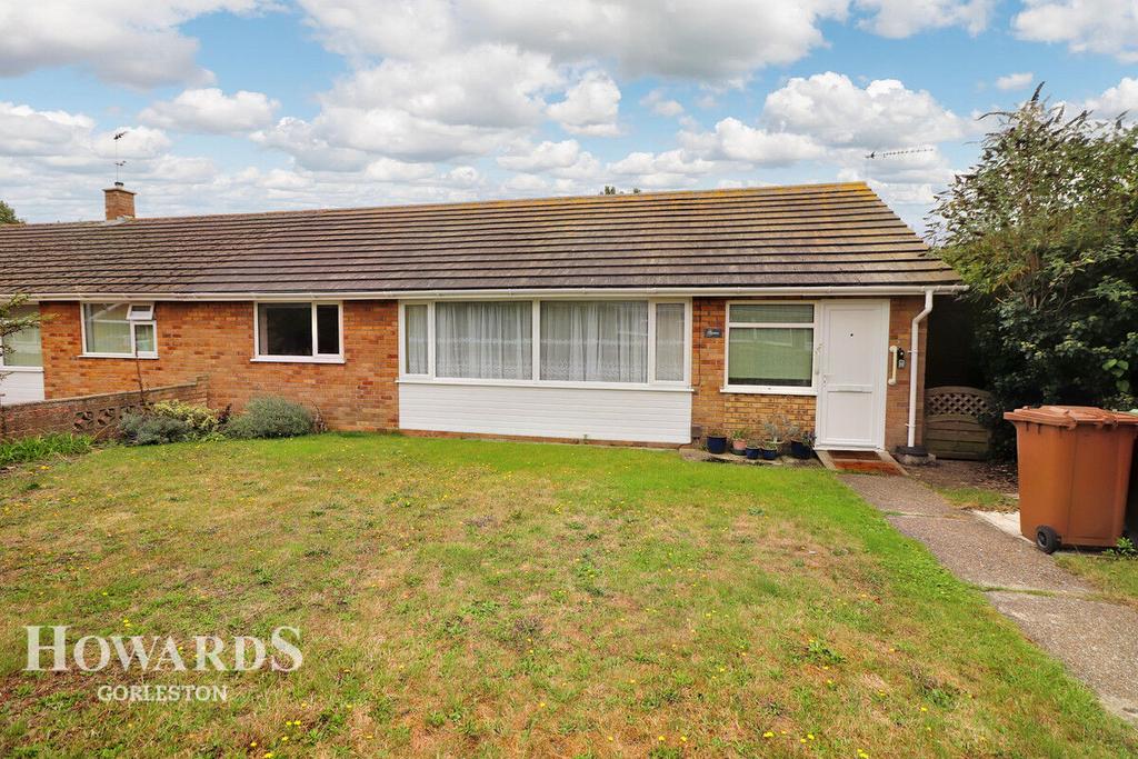 Cotoneaster Court, Gorleston 3 bed semidetached bungalow £225,000