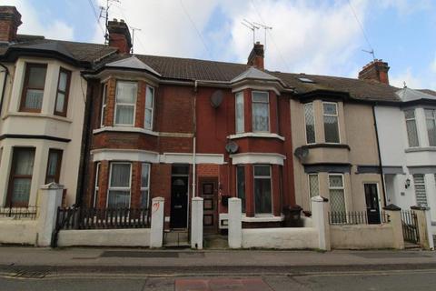 1 bedroom flat to rent, Richmond Road,  Gillingham, ME7