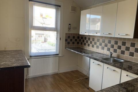 1 bedroom flat to rent, Richmond Road,  Gillingham, ME7