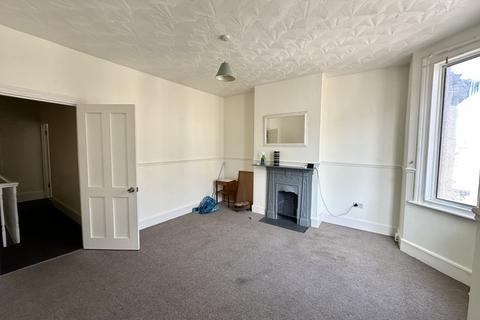 1 bedroom flat to rent, Richmond Road,  Gillingham, ME7