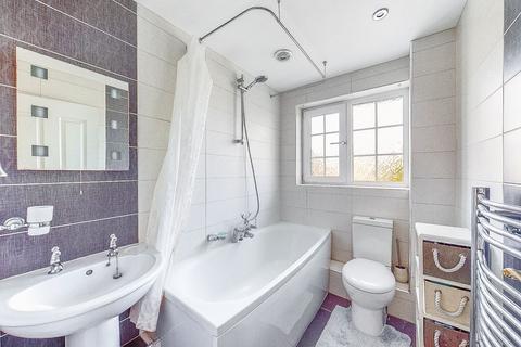 46 Wells Road, Rochester, ME2 2QW