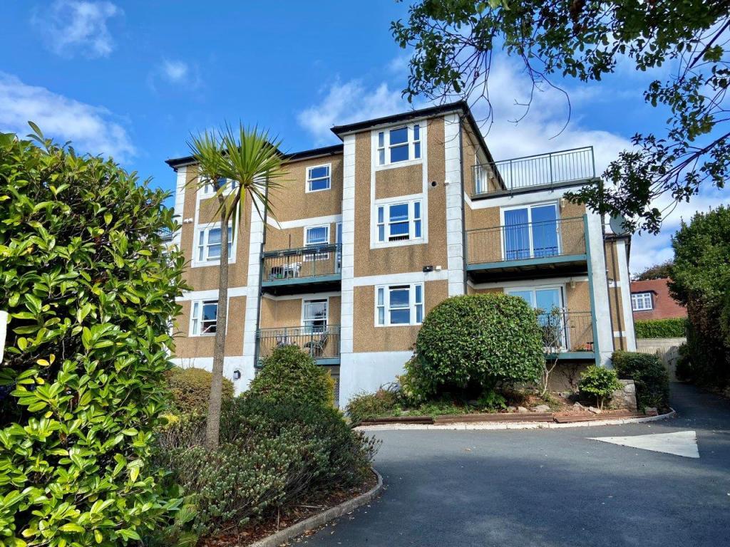 Imperial Court Palermo Road, Torquay 2 bed apartment £900 pcm (£208 pw)