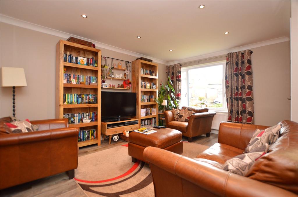 Ashleigh Gardens, Woodlesford, Leeds... 3 bed semidetached house £