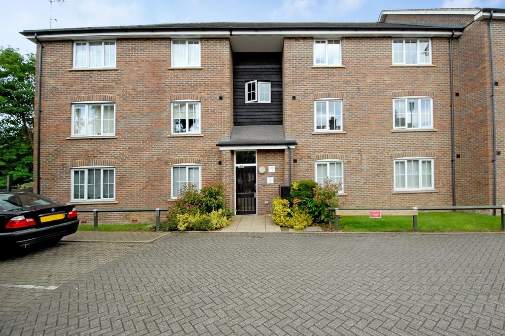 Waterside, Chesham, HP5 2 bed apartment £1,500 pcm (£346 pw)