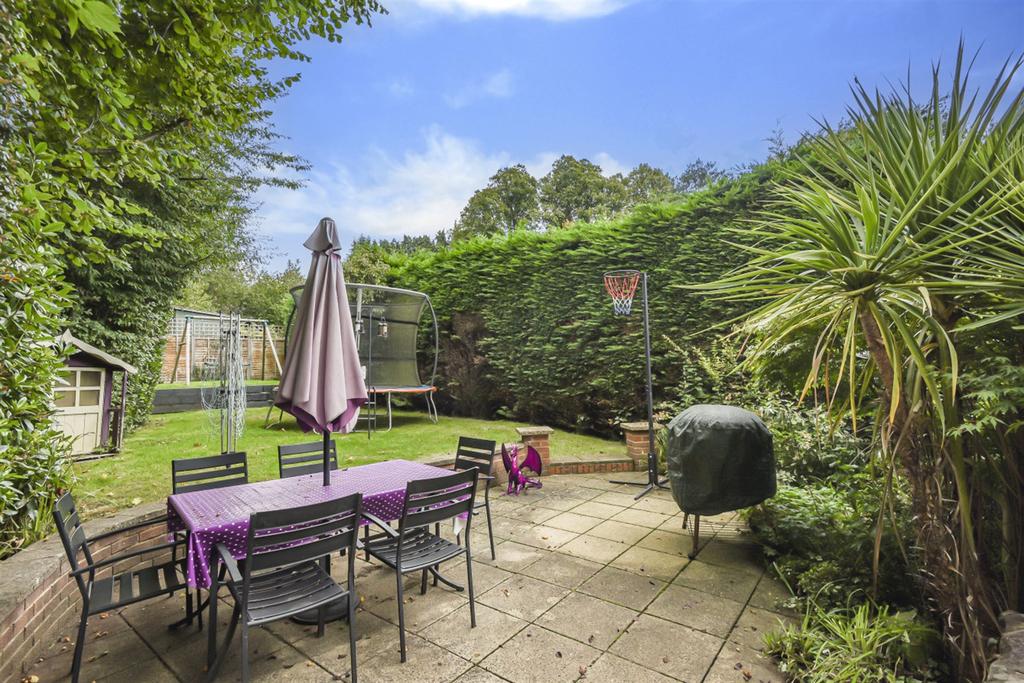 Heath Road, Haslemere, GU27 4 bed detached house for sale £799,950