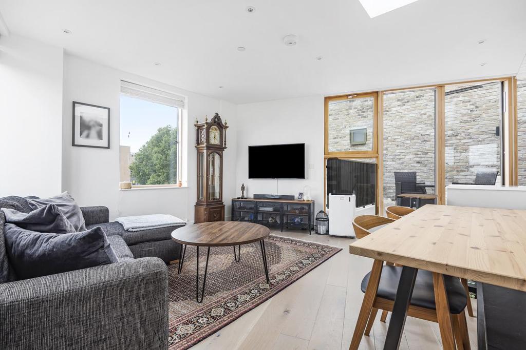 Peckham Road, Peckham 1 bed flat £450,000