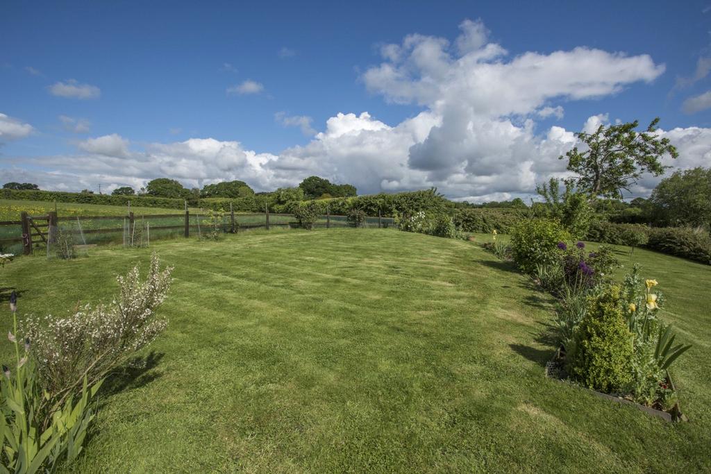 West Hatch, Taunton, Somerset, TA3 4 bed detached house for sale £