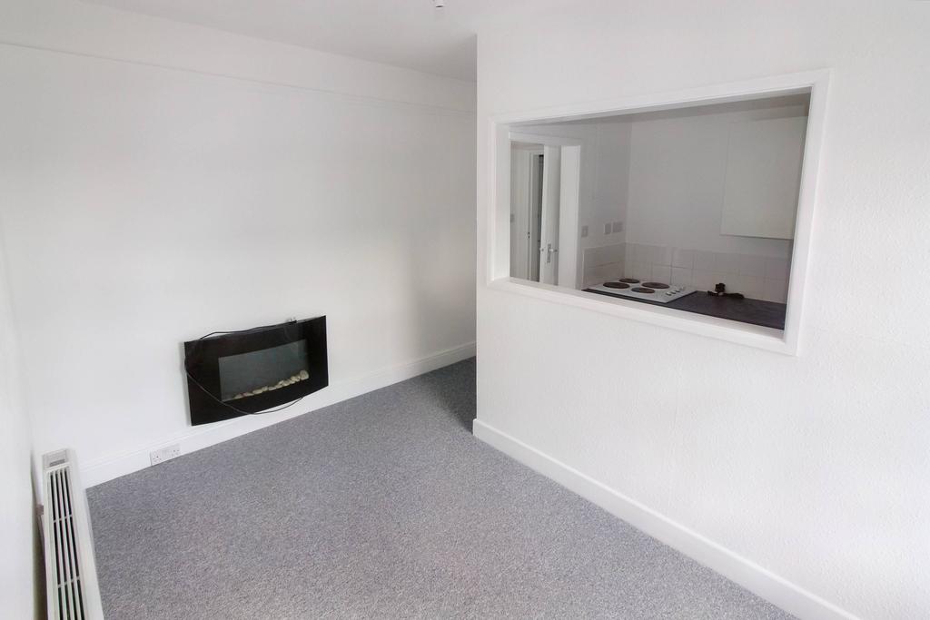 Morley Road, Bournemouth BH5 1 bed flat £600 pcm (£138 pw)