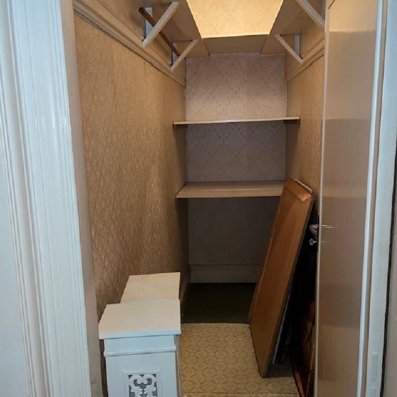 Walk in cupboard
